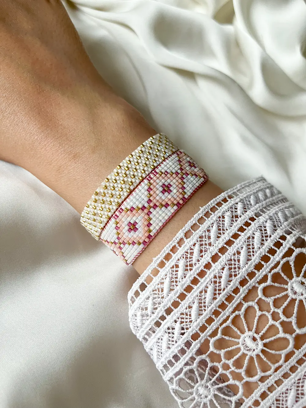 white-pink-gold-beaded-bracelef.jpg